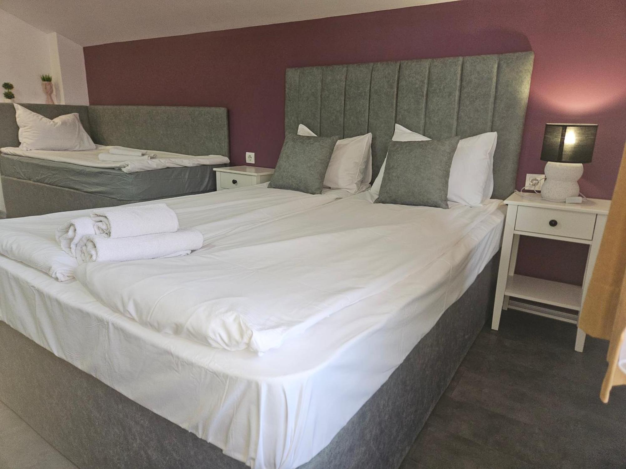 Priyateli - Friends Hotel